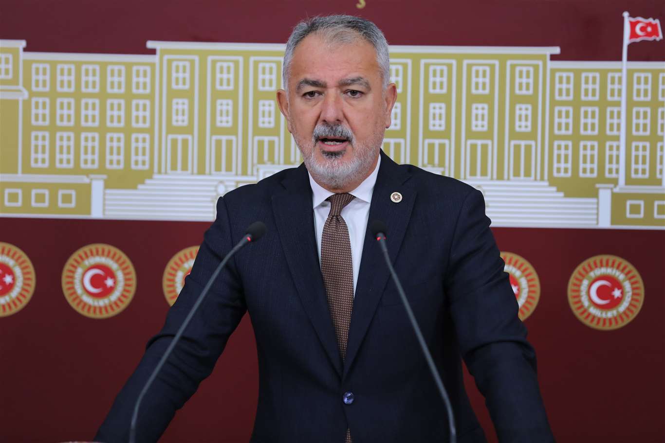    Çıplak arama ve tehdit iddialarını meclise taşıdı haberi